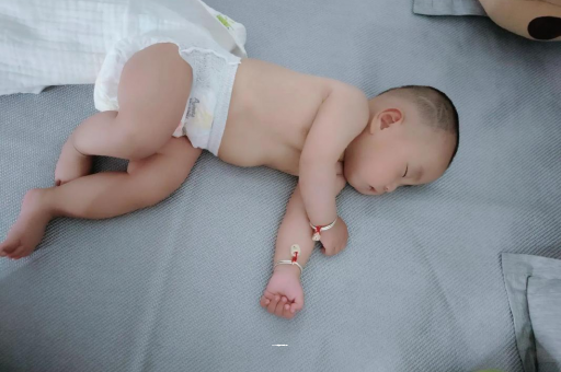 伊犁怀孕多久肚子会胀气